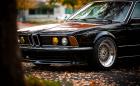 1985 635 CSi E24 с M60 V8. Много букви и цифри в заглавието, много красива и елегантна кола на снимките