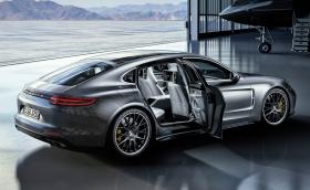 Новото Porsche Panamera Executive Turbo е добра алтернатива на полетите в бизнес клас. Този офис вдига 306 км/ч. Галерия и видео