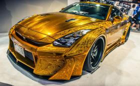 Ръчно гравиран Nissan GT-R, малка лодка с 11,7-литров V8 и 1200 коня. Нормално за SEMA: 25 от най-изчанчените експонати на изложението. Галерия