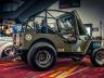 Jeep Willys. Но не какъв да е, а с 1500 коня. Моторът на джипчето е приказен сбор от части. Протягащите се назад колелца не са случайни...