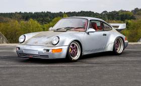 Това 1993 Porsche 911 Carrera RSR 3.8 е чисто ново, не е карано никога, на 10 км е и се продава