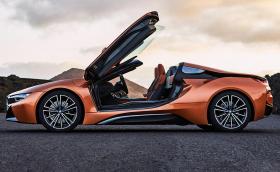 BMW i8 Roadster: космическият кораб вече и без покрив. Мощен е 374 коня и харчи 2,1 л/100 км