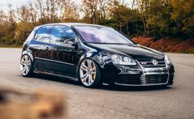 VW Golf R32 Mk5 с над 600 коня и доста големи спирачки Brembo