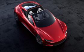 Това е новата Tesla Roadster. Колата е с пробег 1000 км, 10 000 Нм, вдига сто за 2,1 сек и развива над 400 км/ч