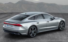 Новото Audi A7 изглежда доста… ново. Стоповете са свързани, а quattro-то предава тяга на задната ос само при необходимост