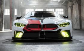 Новото BMW M8 излезе в състезателен вид преди цивилната кола. Мощно е 500 коня и тежи колкото Polo GTI