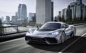 Звездата извади хиперколата. 50 000 об/мин и 350 км/ч. Mercedes-AMG Project One е болид от F1 в овча кожа. Галерия и видео