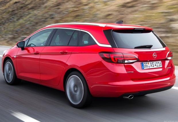 Комби версията на Opel Astra се казва Sports Tourer и изглежда доста елегантно