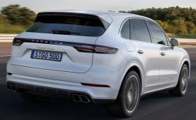 Новият Cayenne Turbo прави 100 км/ч за 4,1 сек, за колкото и Carrera GTS. Има и въздушна спирачка