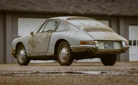 Това 1965 Porsche 911 е извадено от гараж след 40 години престой