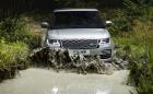 Новият Range Rover е луксозен хол, който може да вкарате в почти метър вода. Топ версията е с 565 коня, а хибридът харчи 2,8 на сто