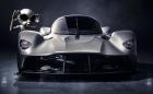 Aston Martin Valkyrie прилича на летяща чиния. Емблемата му е с 99,4% по-лека от нормалната, ще разполага с 1000 коня