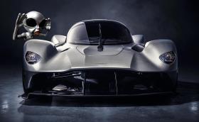 Aston Martin Valkyrie прилича на летяща чиния.  Емблемата му е с 99,4% по-лека от нормалната, ще разполага с 1000 коня