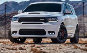 Dodge Durango SRT e мощен 475 коня и може да засили 6 човека до 100 за 4,6 секунди. Галерия и инфо