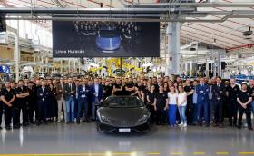 8000 Huracan-а слязоха от поточната линия. Ще се превърне ли бейби бикът в най-продаваното Lamborghini? 