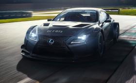 Lexus RC F GT3 изглежда брутално. Пистарката е с 500 коня и агресивно аеро. Галерия и инфо