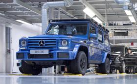 Не минаха и 40 години, а 300-хилядният Mercedes-Benz G-Class слезе от конвейера