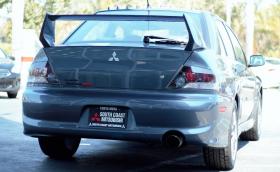 Това Mitsubishi Lancer Evo IX е на 9 мили. Продадоха го за 137 954 долара