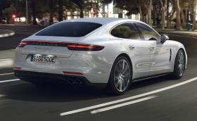 Porsche Panamera Turbo S E-Hybrid радва с 680 к.с. Отскубвате я от щепсела и вдигате сто за 3,4 сек. Галерия и инфо