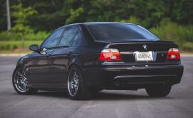 Това BMW E39 M5 е на 600 хил. км и не му личат