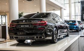  BMW M760Li в мега шоурума на M Car Sofia, който отвори врати днес. Галерия