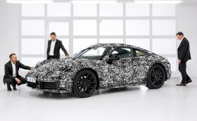 Новото Porsche 992. Или поне това, което се вижда от него