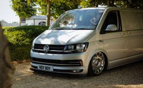 Да къмпингуваш със стил: VW Transporter T6 с 20-ки от Rolls-Royce 