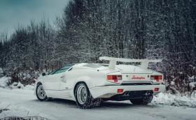 Това Lambo Countach е правено от Хорацио Пагани. Има 461 к.с. и 500 подобрения спрямо предната версия