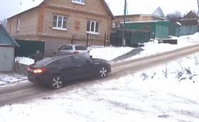 Това ли е най-хлъзгавата улица в Русия? Видео