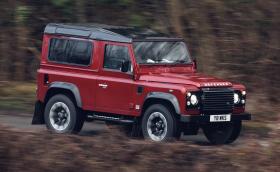 Land Rover Defender възкръсва с 5-литров V8 и 405 коня. Ще бъде направен 150 пъти