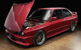  Това е едно прекрасно BMW E30 M3 Evo с мотор от E36 M3 и убийствено як салон от Vilner