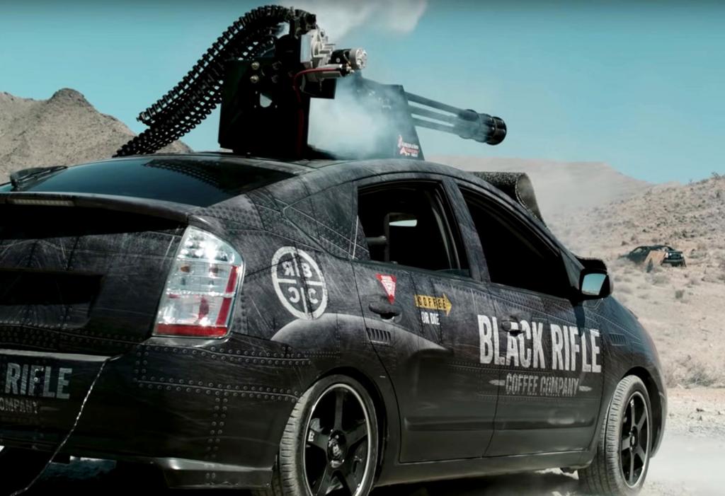 Това е Toyota Prius с въртяща се картечница M61 Vulcan, свалена от ...
