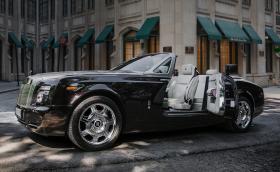 Интериорът на този Rolls-Royce Phantom Drophead е правен в България от Vilner