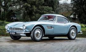Продават кола на Джон Съртис, това 1957 BMW 507 Roadster. Подарено му e от създателя на MV Agusta
