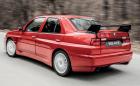 Това е единствената Alfa Romeo 155 GTA Stradale правена някога. Мощна е 190 к.с. и се продава за 200 хил. евро