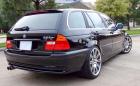 Това е 2004 BMW M3 Touring E46, маскирано като серийно 325 xi. Искат му $10k