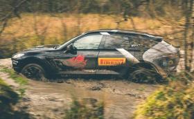 Изглежда Aston Martin DBX става за (поне лек) офроуд. Видео