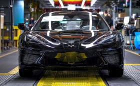 Новият Chevy Corvette най-накрая влезе в производство