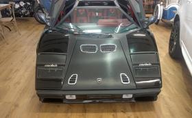 Lamborghini Countach с 'V12' от... Mercedes-Benz и бъбреци от BMW