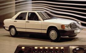 Mercedes-Benz 190: как е разработван и тестван култовия модел. Видео