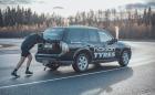 Финландец от град Нокия счупи рекорда за най-бързо бутане на кола. 2,1-тонен Saab, разбира се...