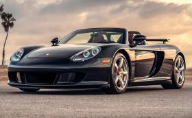 Това Porsche Carrera GT е по-добрият избор от Nissan Juke. Колата става на 15 и е страхотна!