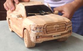 Да изсечеш Toyota Land Cruiser V8 от дърво. Респект към този майстор!