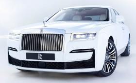 Негово величество Rolls-Royce Ghost: призрачно тих с 570 к.с. и 4x4