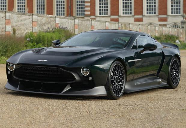 Здравей, Aston Martin Victor. V12 с почти 850 к.с. и ръчни скорости!