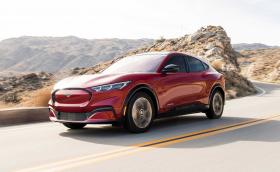 Първи тестове на Ford Mustang Mach-E! Трябва ли да се плаши Tesla Model Y?