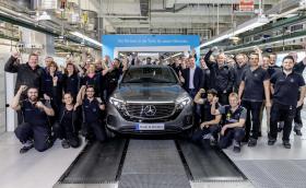 Daimler раздава 'корона бонус' на служителите си в Германия