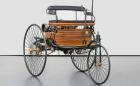 Тази реплика на 1886 Benz Patent Motorwagen се продава за 53 900 евро, колкото струва нов E 200 4MATIC