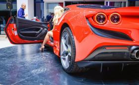 Вижте колко нови Ferrari, Lamborghini и Tesla са купени в България през 2021!