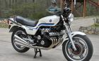 1982 Honda CBX е прекрасен мотоциклет с 6-цилиндров редови двигател. Този се продава